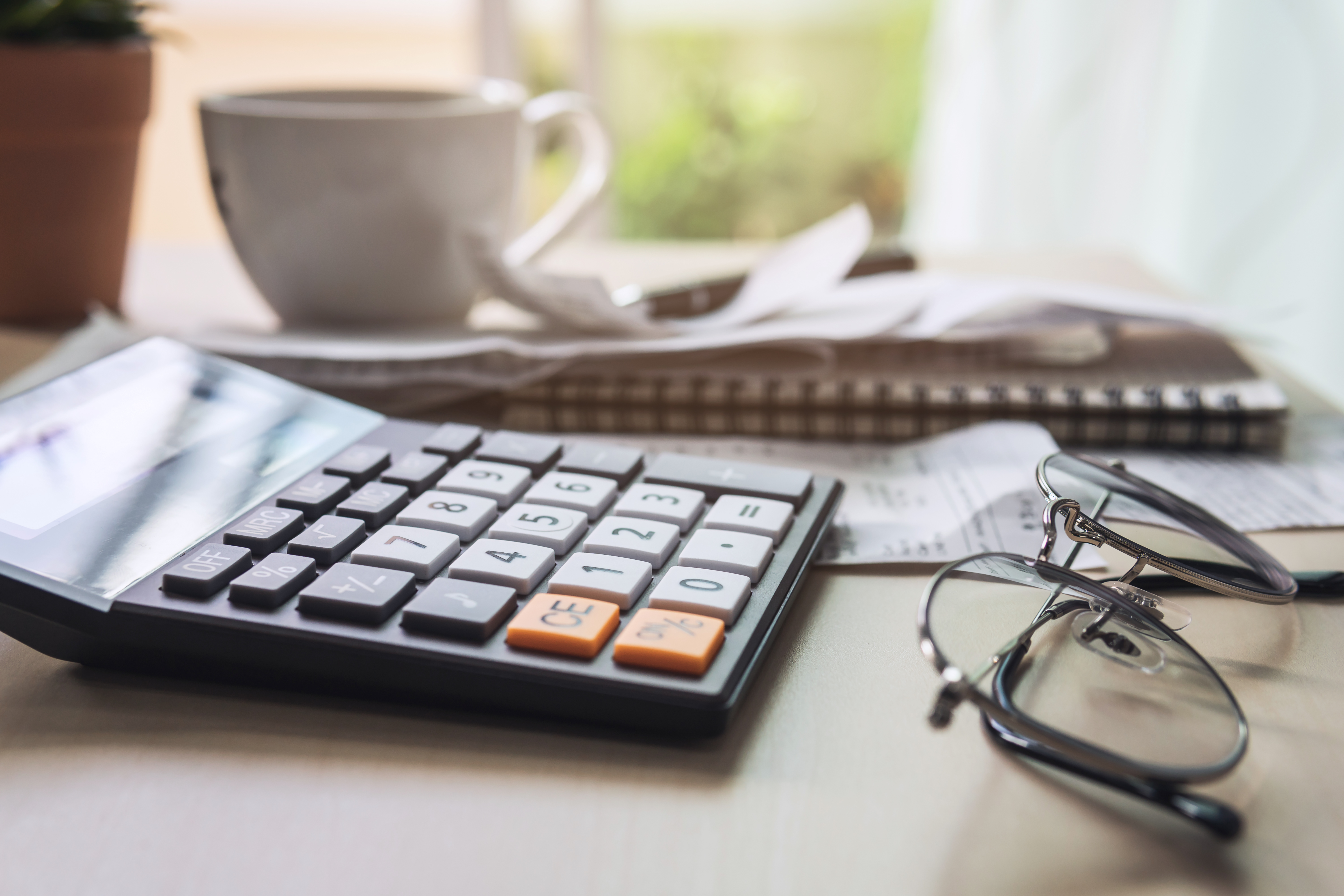 calculator with bills, taxes, bank account balance and calculator
